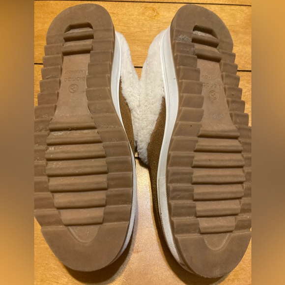 Ladies Size 7M Blondo Waterproof Brown SuedeLeather WithFur Lined SlipOn Shoes - Picture 3 of 10